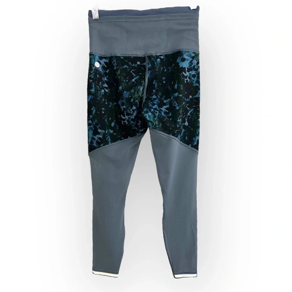 Lululemon Running In The City Tight 7/8 Blue Floral Mesh Reflective Leggings 4 S